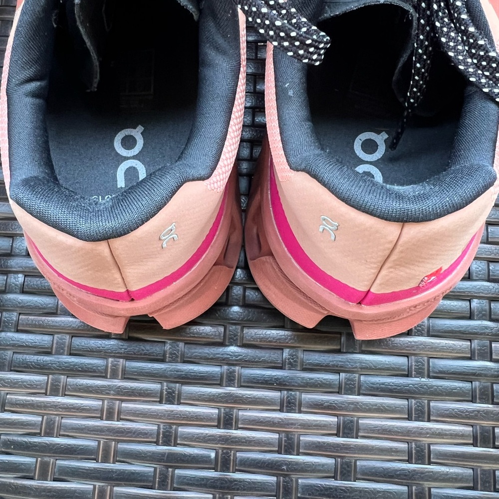 On Cloudtec Cloudrunner Women’s Pink Running Snea… - image 5